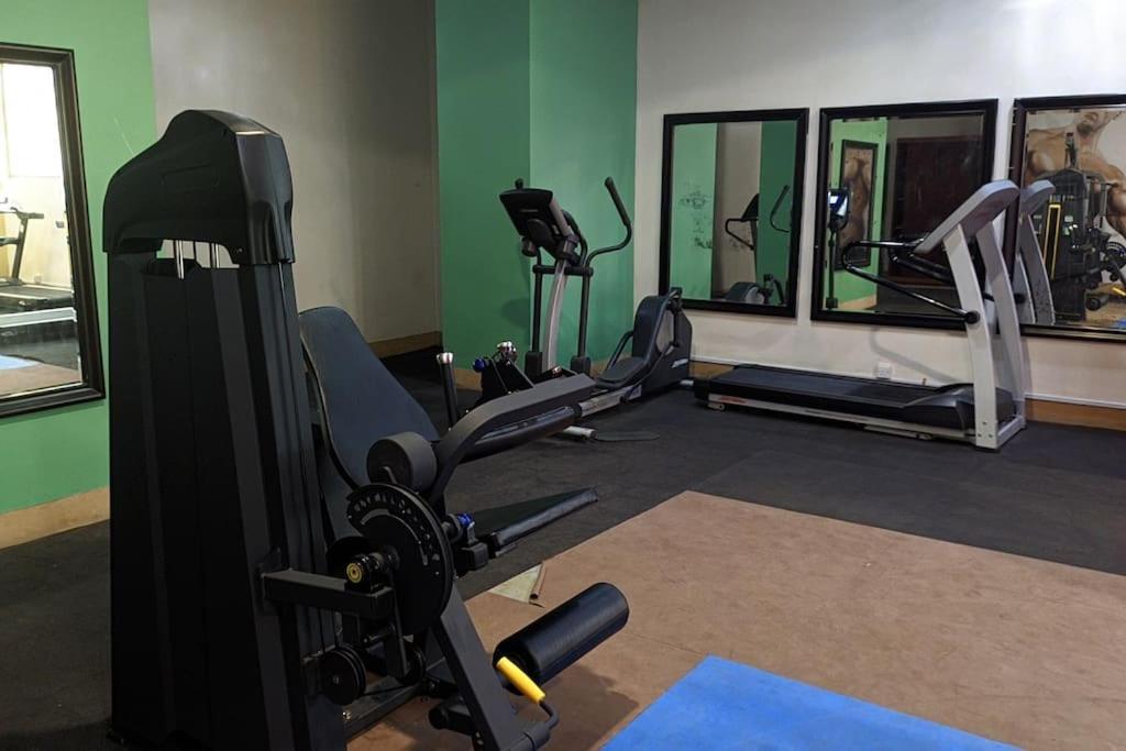 A Lovely Studio Apartment With Gym And Pool Access 다르에스살람 외부 사진